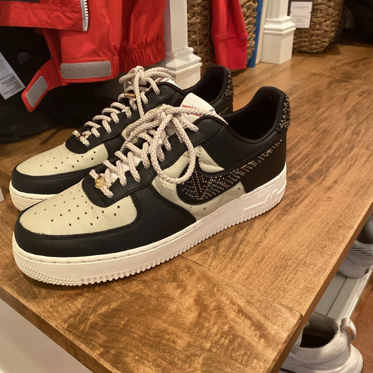 Preços baixos em Nike Premium Goods x Air Force 1 SP The Sophia W