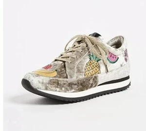 CHARLOTTE OLYMPIA Beige Metallic Velour Sneaker Obst Applikationen EUR38 UK5 - Bild 1 von 5