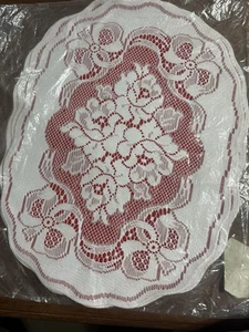 Set of 4 Roses & Bows 12" x 18" White Lace Over Red Placemats - Picture 1 of 5