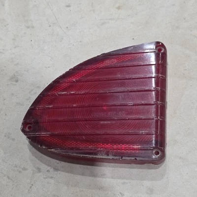 1960-1966 Chevrolet Suburban Carryall Driver lente de lanterna traseira lateral fabricante de equipamento original - Imagem 1 de 2