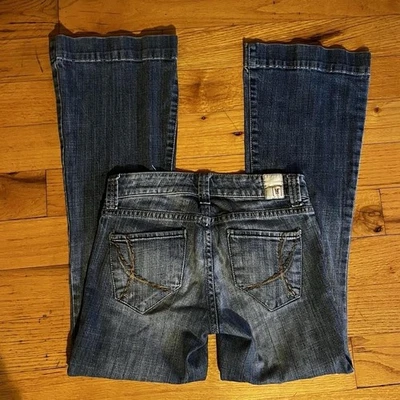 Low Rise Flare Y2K 2000s Vintage Diva Jeans Size 25 Women’s Embroidered - Image 1 of 4