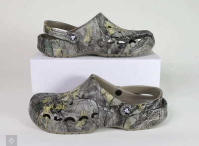 New Crocs Men & Womens Baya Realtree Xtra Camo Clogs Size Mens 6 Womens 8 - Image 1 of 4