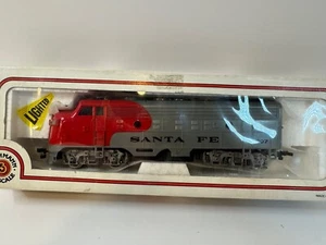 HO Bachmann EMD F9 Diesel Locomotive Santa Fe #307 - Picture 1 of 9