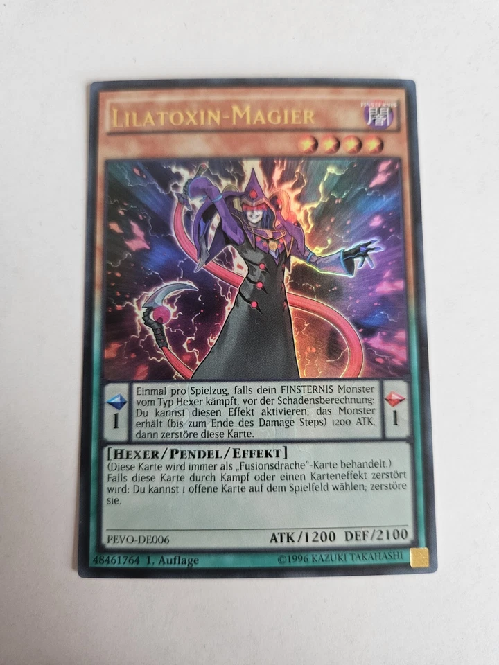 YuGiOh Lilatoxin-Magier PEVO-DE006 Ultra Rare Good 1st - Bild 1 von 1