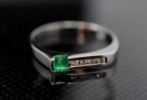 Moms Day 14kw Gold May Birthstone Emerald & .08tcw Diamond Ring Size 7 RS174
