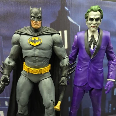 Lote McFarlane Toys DC Multiverse Batman 3 Three Jokers Batman & Joker. Conjunto de 2 - Imagem 1 de 4