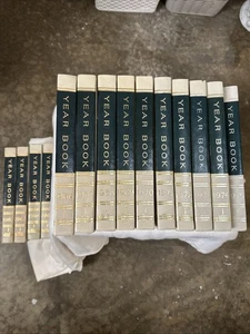 Vintage Set The World Book Encyclopedia Year Books - 1962-1975 - 14 Volumes - Picture 1 of 4