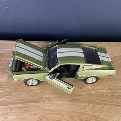 Ford Shelby GT500 KR 1968, Cobra Jet 428 - Road Legends diecast escala 1:18 Foto 1 de 4