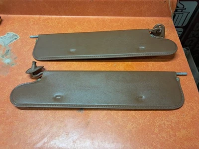 Пара коричневых внутренних солнцезащитных козырьков для Chevrolet GMC G10 G20 G30 1971-1996 годов выпуска - Изображение 1 из 4