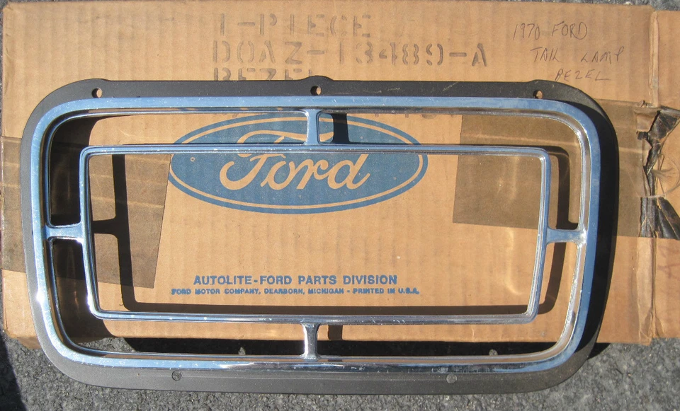 NOS 1970 Ford tail light bezel excellent LTD Convertible etc.  Foto 1 de 1