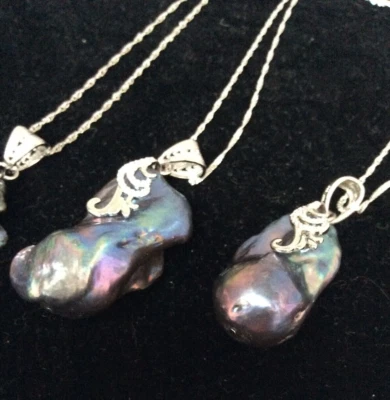 Very Large Peacock Keshi Pearl Pendant Necklace in Hard Gift Box - Real Pearls! - Image 1 of 4