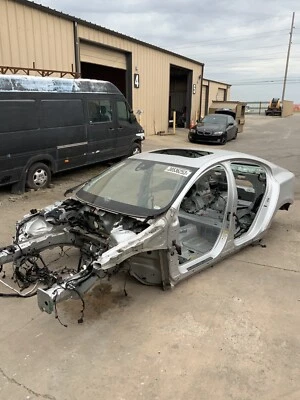 Volvo S60 T5 2013 cuadro de cuarto panel lateral del pasajero delantero Foto 1 de 4