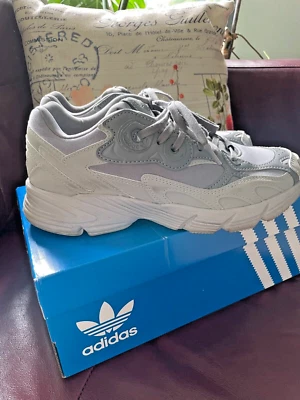 Auténtico. Adidas Originales Mujer Astir Zapatillas Zapatos Gris us6/eu37 1/3 Foto 1 de 4