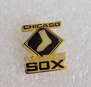 ⚾ MLB-CHICAGO WHITE SOX ~DIAMOND SHAPED RETIRED COLLECTIBLE PIN-FREE SHIPPING! - Picture 1 of 5
