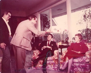 1980 PRES-ELECT RONALD REGAN & NANCY-XMAS EVE-Pacific Palisades home w/TV CREW - Picture 1 of 2