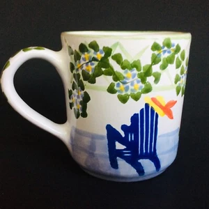 Taza de cerámica firmada 12 oz sillas enrejado Adirondack hiedra de jardín - Imagen 1 de 6