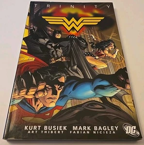 Trinity Vol. 3 (Trinity (DC Comics)), Fabian Nicieza, Kurt Busiek, 9781401223571 - Foto 1 di 2