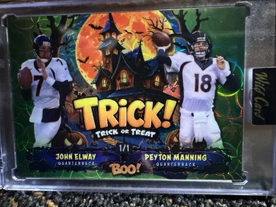 Wild Card Haunted Hits 2025 ¡Boo! Truco o trato John Elway - Peyton Manning 1/1 Foto 1 de 2
