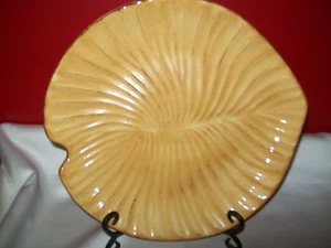 TABLETOPS UNLIMITED PLANTATION LEAF DINNER PLATE GOLD YELLOW - Picture 1 of 3