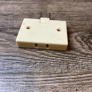 GE General Electric 3 Outlet Wall hugger adapter  IVORY Vtg.Bakelite USA - Picture 1 of 5