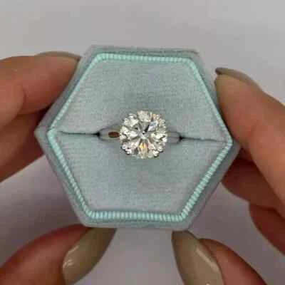 14K White Gold Round Cut 2.00Ct Lab Grown Diamond Solitaire Engagement Ring - Image 1 of 4