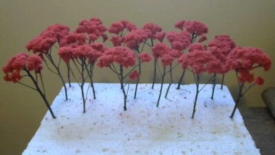 Tall Shade Trees Light Green 6 Inches Tall HO Scale Lot of 5 Trees - Image 1 of 4