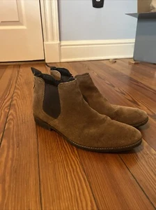 Botas Chelsea Cinta Roja Gamuza Tostada Talla US 9 - Imagen 1 de 4