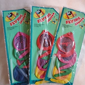 Set di 3 pz di giocattoli retrò Flying Saucer Palloncino, vintage, 4 nuovi in ea pkg. - Foto 1 di 7
