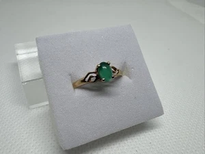 Beautiful 585, 14k Yellow Gold cabochon Green Glass Ring Size 6.5, 1.09g - Picture 1 of 13