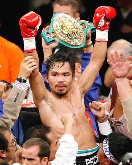 Foto del campeón mundial de boxeo MANNY PACMAN PACQUIAO 8x10 con póster impreso en cinturón Foto 1 de 1