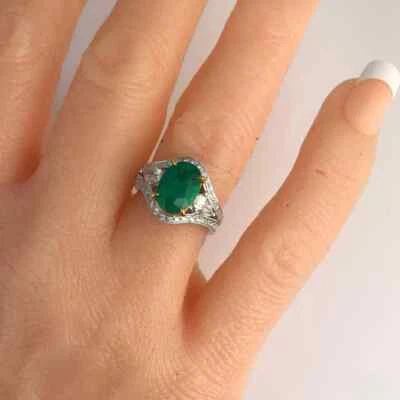 Anillo Eduardiano Vintage 2.40CT Corte Ovalado Fino Natural Esmeralda y 0.90CT Blanco Circonita Foto 1 de 4