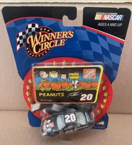 2002 WINNERS CIRCLE 1/64  #20 TONY STEWART (PEANUTS HALLOWEEN) - Picture 1 of 2