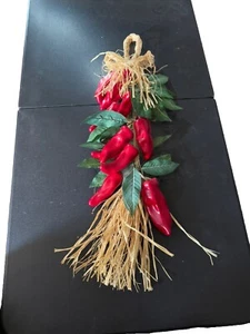 Vntg. Red Plastic Hanging Chili Peppers On Braided Raffia 12 Peppers 2ft Long - Picture 1 of 2