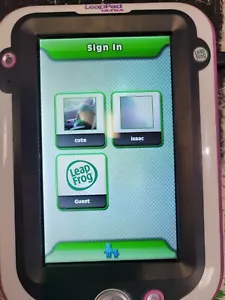LeapFrog LeapPad Tablet Apprendimento Ultra Rosa BATTERIA DIFETTOSA FUNZIONA COLLEGATA - Foto 1 di 5