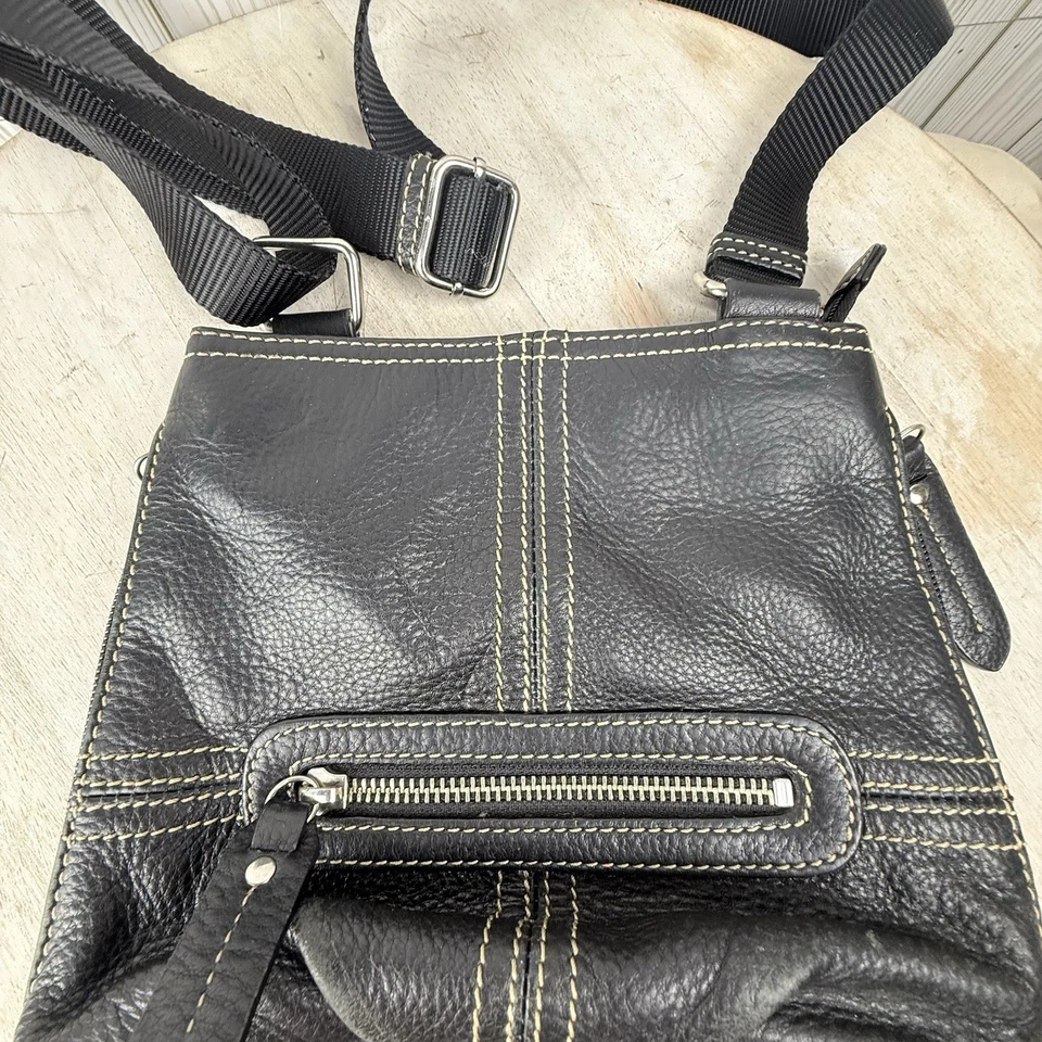 Franco Sarto女式斜挎包黑色皮革可调肩带8英寸高 — 第 1/4 张图片