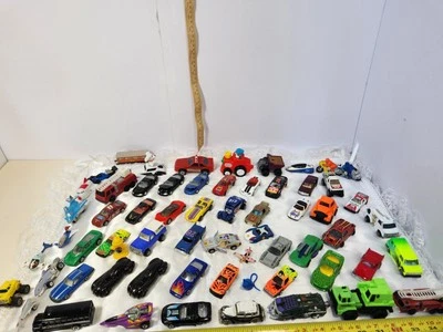 LOT OF HOT WHEEL CARS 🚗  - Image 1 of 4