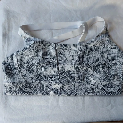 Women’sSports Bra SOUL CYCLE Gray Snakeskin Print Size Small - Image 1 of 4