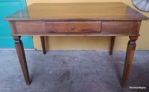 Grazioso ed elegante Tavolo Luigi XVI Emiliano in noce - Bild 1 von 7