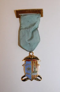 MEDALLA SIGNUM FIDEI COLEGIO "LA SALLE" TRABAJO DE VACACIONES 1968 - Imagen 1 de 2