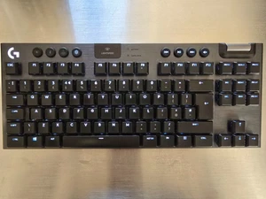 Logitech G915 TKL (Clicky) RGB Mechanical Keyboard -UK Layout- Carbon - Bild 1 von 2