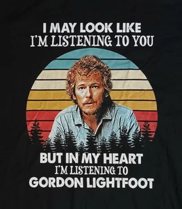 Listening to Gordon Lightfoot T-Shirt NEU Neu ohne Etikett Musik Gitarre - Bild 1 von 4