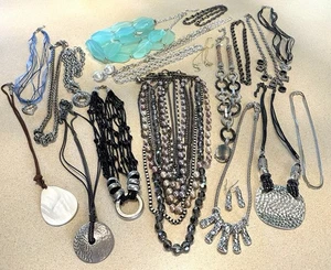 Vintage Mixed Jewelry Lot Including 19 Necklaces & 1 Matching Earrings - Picture 1 of 4