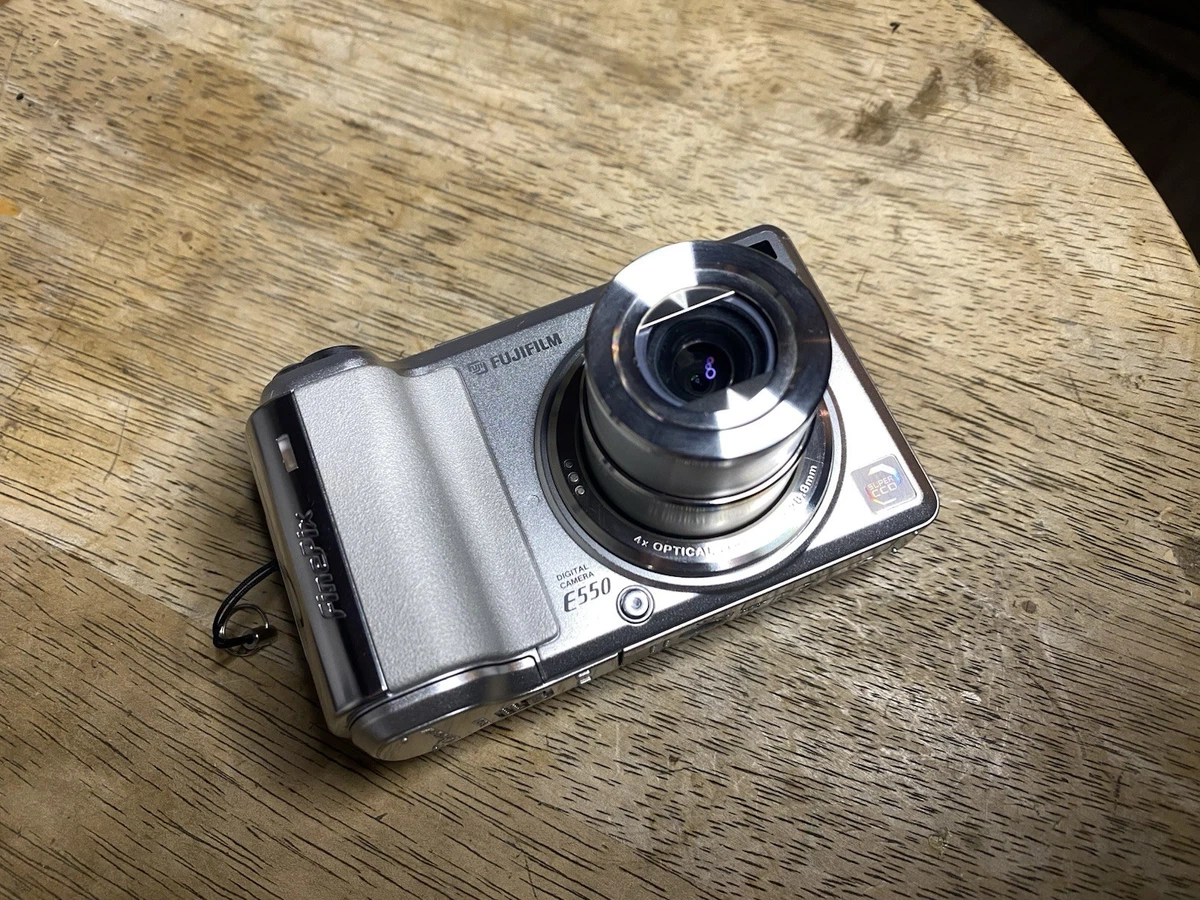 フジフイルム　FinePix E550　デジタルカメラ　動作品 Fujifilm FinePix E550 Zoom Review: Digital Photography Review