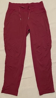 Pantalones Lululemon Dance Studio para mujer talla 8 (30x27) rojos tiro medio bolsillos rectos Foto 1 de 4