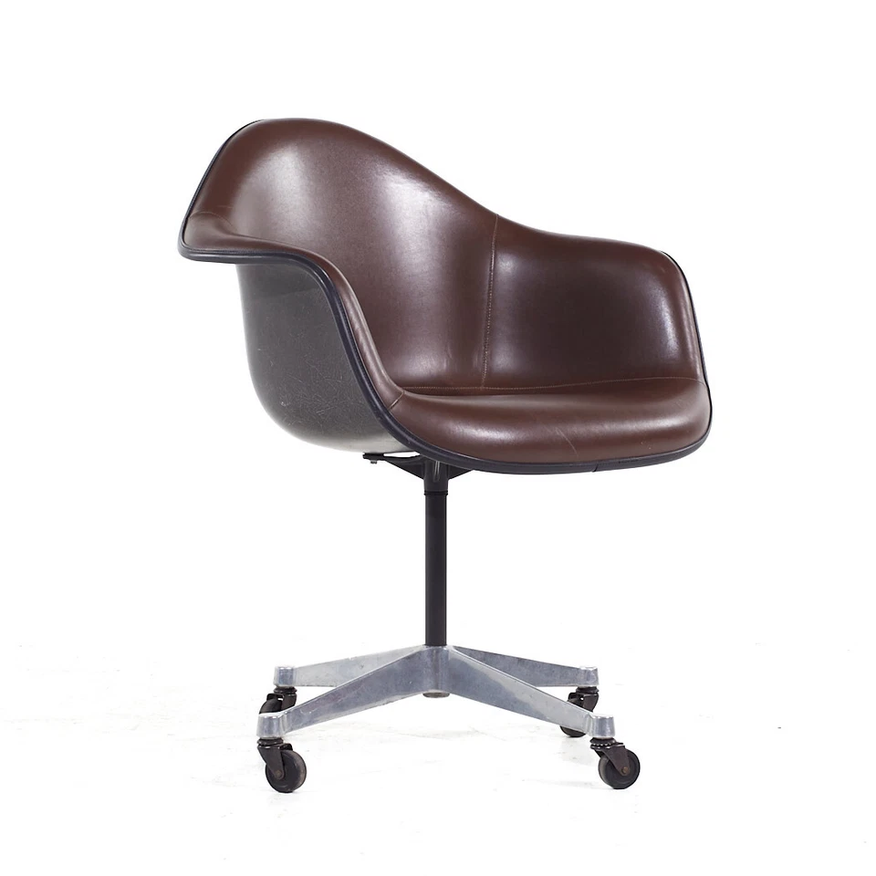 Офисный стул Eames для Herman Miller середины века коричневый с подкладкой из стекловолокна поворотный - Изображение 1 из 4