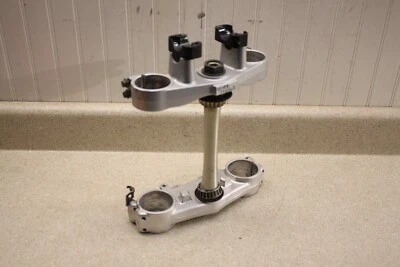 Yamaha YZ250F 2001 triple abrazadera vástago de dirección triple árbol 8411 E3 Foto 1 de 4