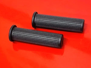 Empuñaduras de manillar de goma izquierda y derecha negras fabricadas en Italia Vespa T5125 MK1 - Imagen 1 de 3