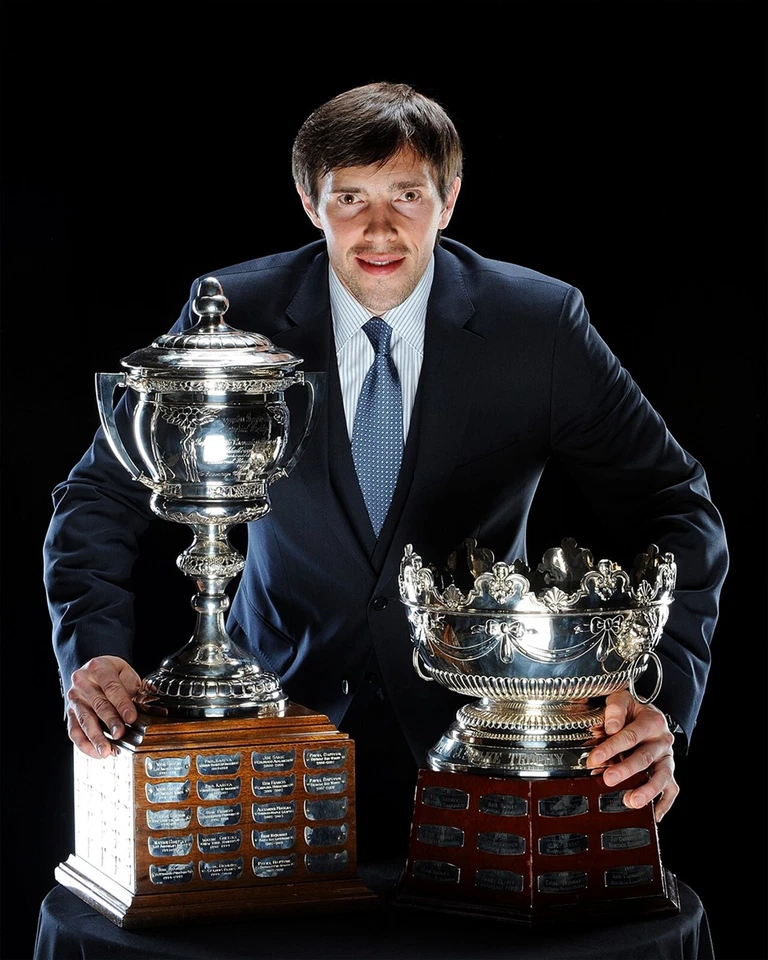 Foto de hockey Pavel Datsyuk Byng & Selke Trophy Detroit Red Wings 8x10 NHL Foto 1 de 1