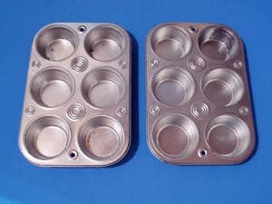 LOT OF TWO STEEL MUFFIN CUPCAKE PANS VINTAGE 6 HOLE 10" X 7" MADE IN USA - Picture 1 of 9