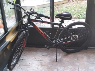 Bicicleta de montaña Mongoose Excursion para adultos - Para piezas - 100 % a St. Jude Charity Foto 1 de 2